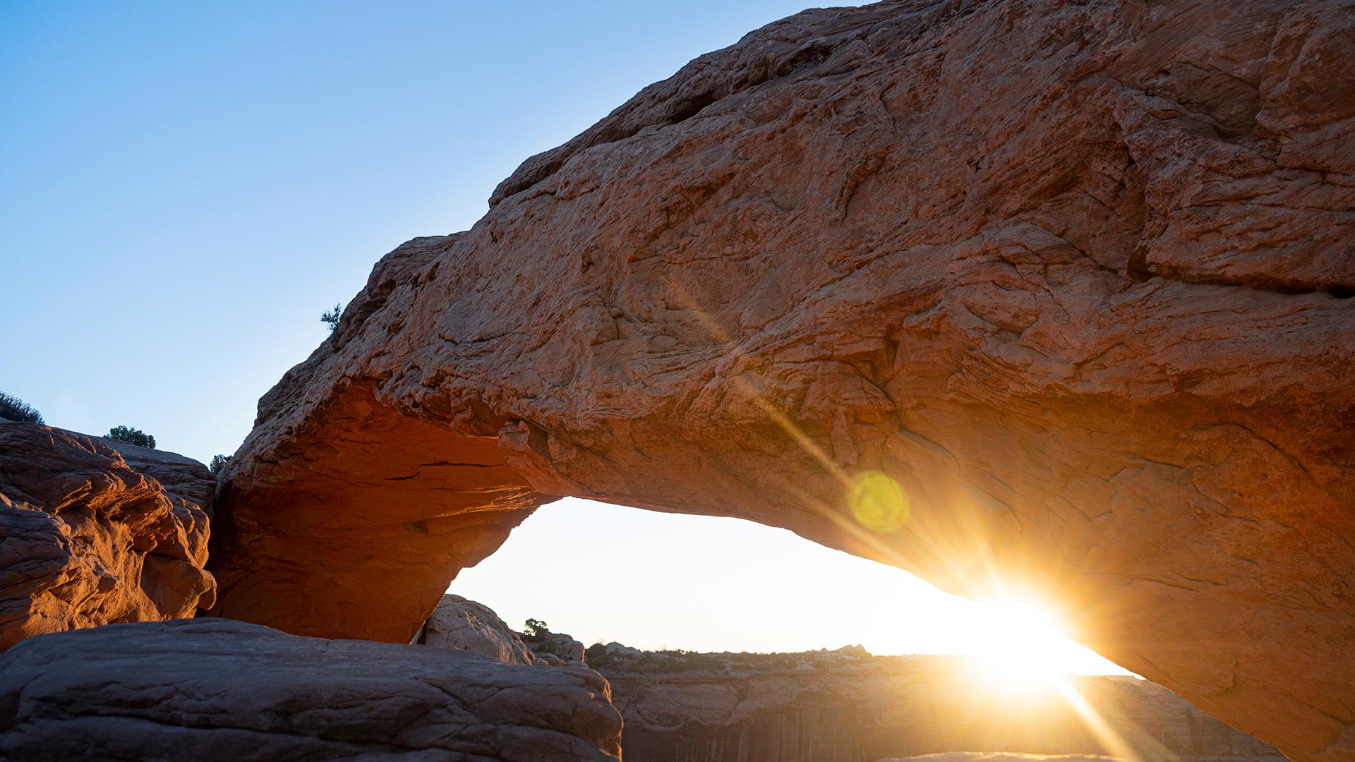 footer-sunrise-in-the-mesa-arch